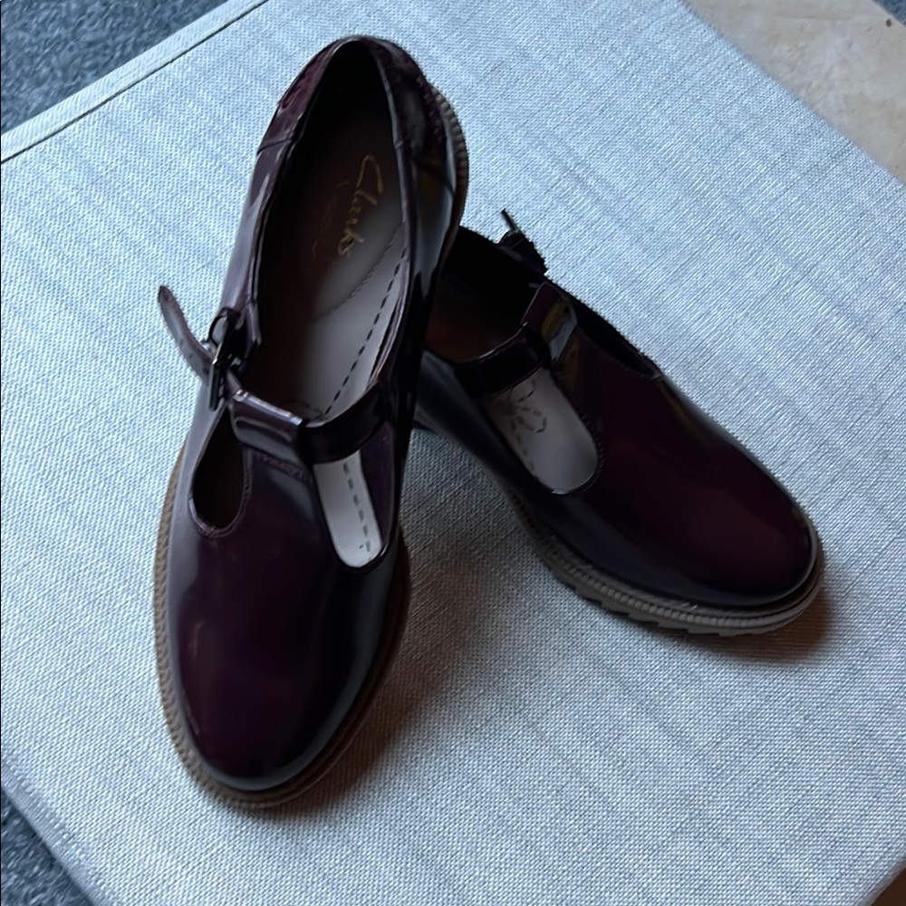 Clarks Burgundy T-Strap Mary-Jane flats - Picture 6 of 13